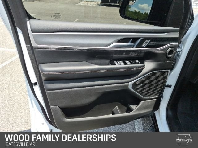 2025 Jeep Wagoneer Series II Carbide