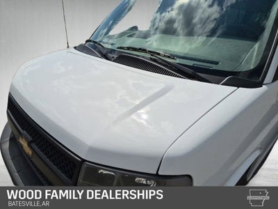 2025 Chevrolet Express Passenger 1LS