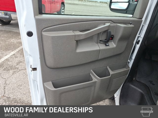 2024 Chevrolet Express Passenger 3500 1LS