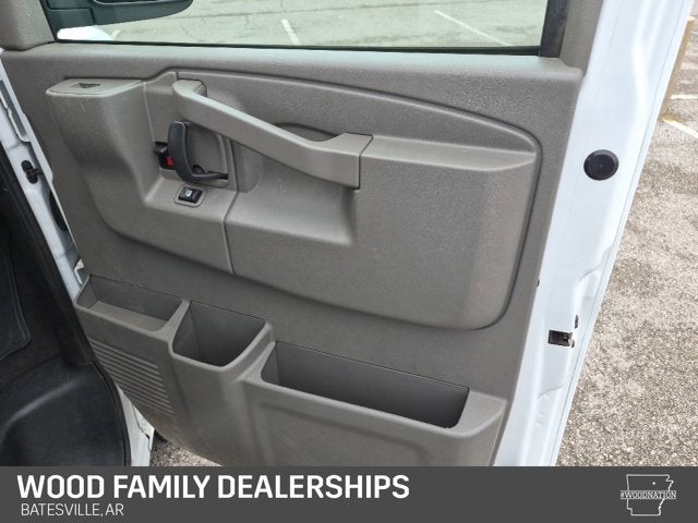 2024 Chevrolet Express Passenger 3500 1LS