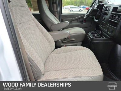 2024 Chevrolet Express Passenger 3500 1LS
