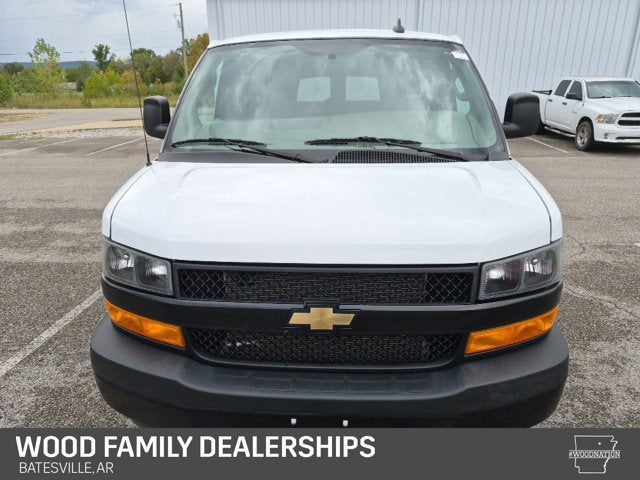 2024 Chevrolet Express Passenger 3500 1LS