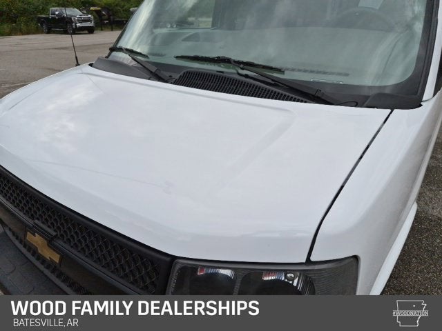 2024 Chevrolet Express Passenger 3500 1LS
