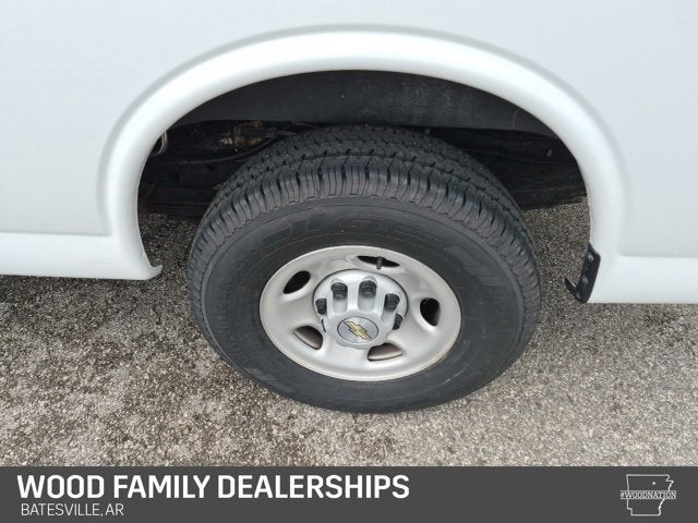 2024 Chevrolet Express Passenger 3500 1LS