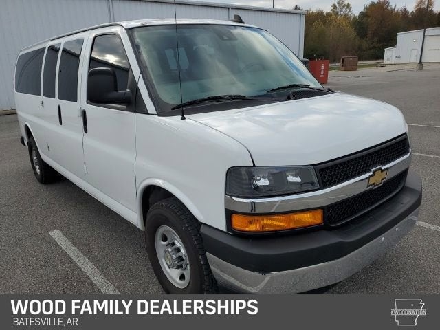 2024 Chevrolet Express Passenger 3500 1LT