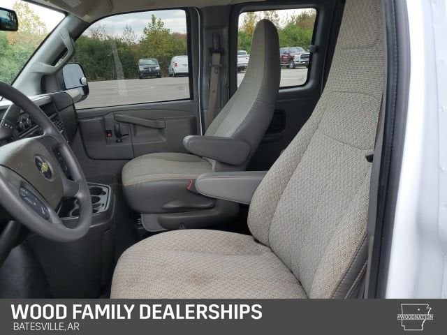 2024 Chevrolet Express Passenger 3500 1LT