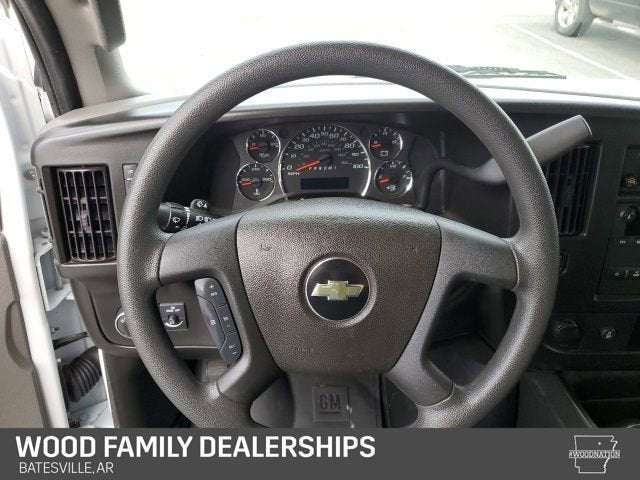 2024 Chevrolet Express Passenger 3500 1LT