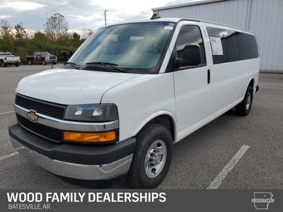 2024 Chevrolet Express Passenger 3500 1LT