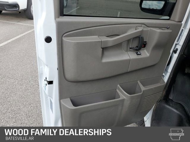 2024 Chevrolet Express Passenger 3500 1LT