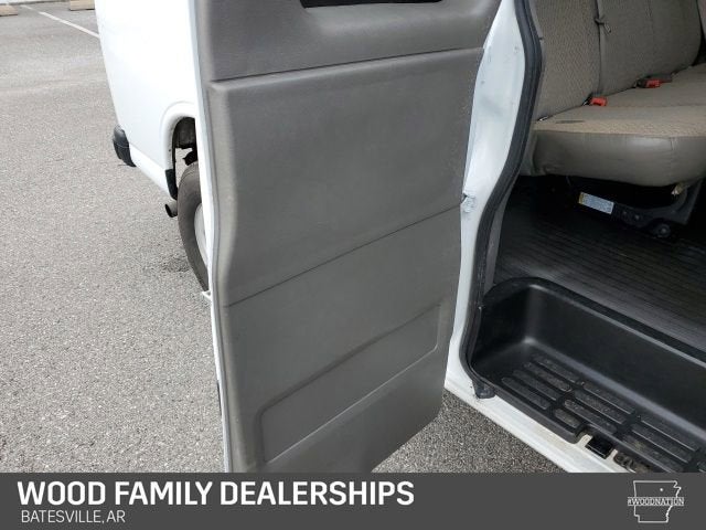 2024 Chevrolet Express Passenger 3500 1LT