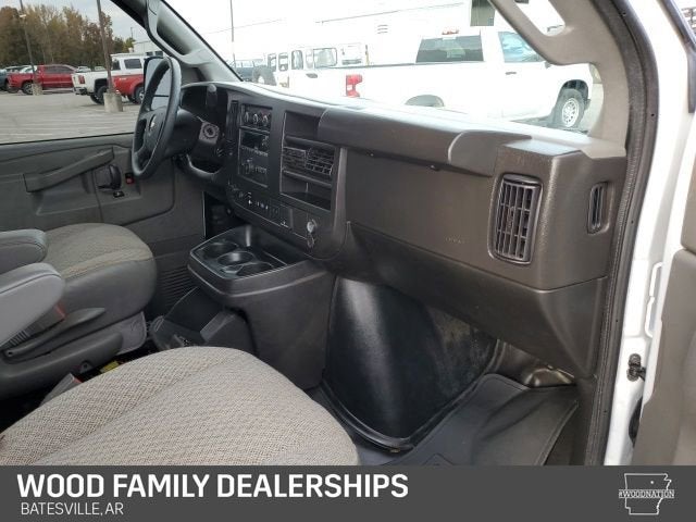 2024 Chevrolet Express Passenger 3500 1LT