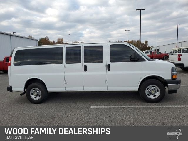 2024 Chevrolet Express Passenger 3500 1LT