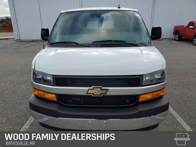 2024 Chevrolet Express Passenger 3500 1LT