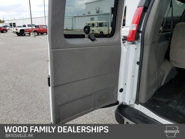 2024 Chevrolet Express Passenger 3500 1LT