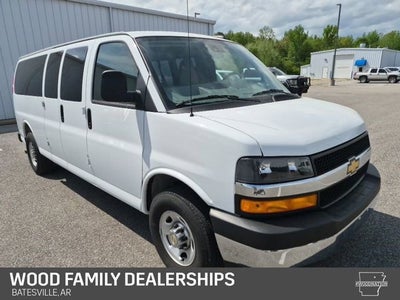 2025 Chevrolet Express Passenger 1LT