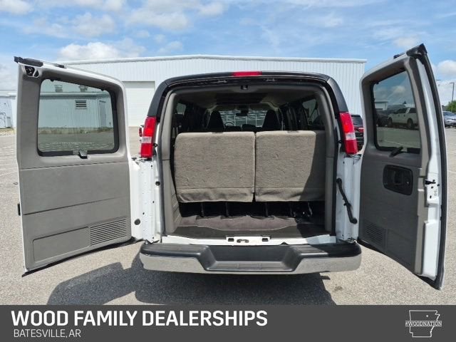 2025 Chevrolet Express Passenger 1LT