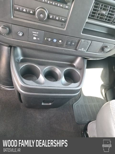 2025 Chevrolet Express Passenger 1LT