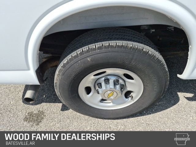 2025 Chevrolet Express Passenger 1LT