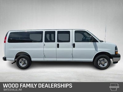 2025 Chevrolet Express Passenger 1LT