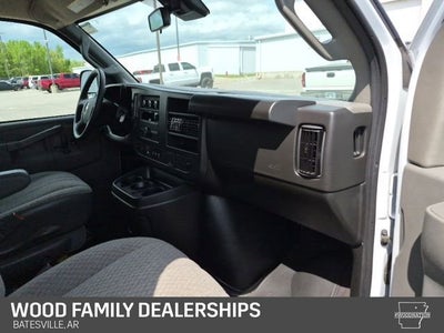 2025 Chevrolet Express Passenger 1LT