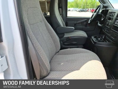 2025 Chevrolet Express Passenger 1LT