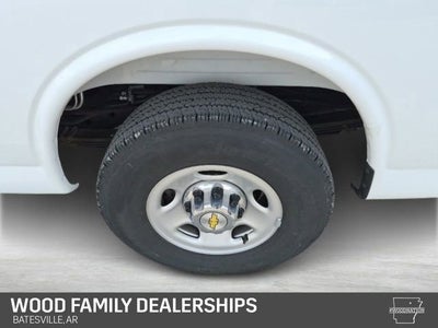 2025 Chevrolet Express Passenger 1LT