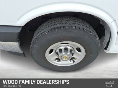 2025 Chevrolet Express Passenger 1LT