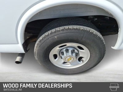 2025 Chevrolet Express Passenger 1LT
