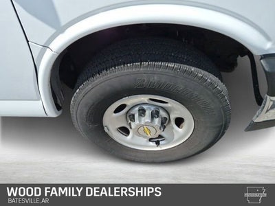 2025 Chevrolet Express Passenger 1LT
