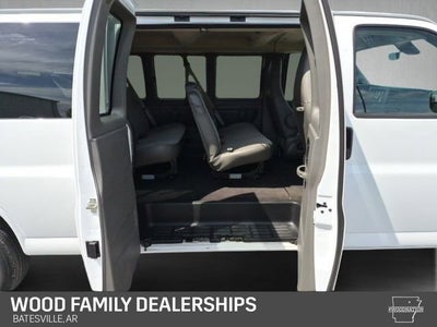 2025 Chevrolet Express Passenger 1LT