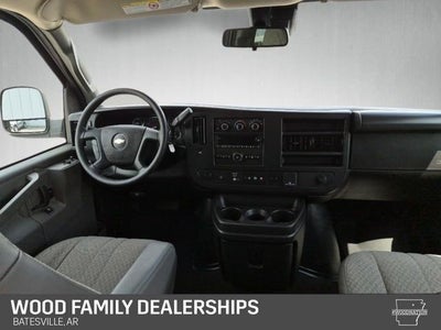 2025 Chevrolet Express Passenger 1LT