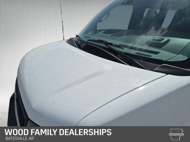 2025 Chevrolet Express Passenger 1LT