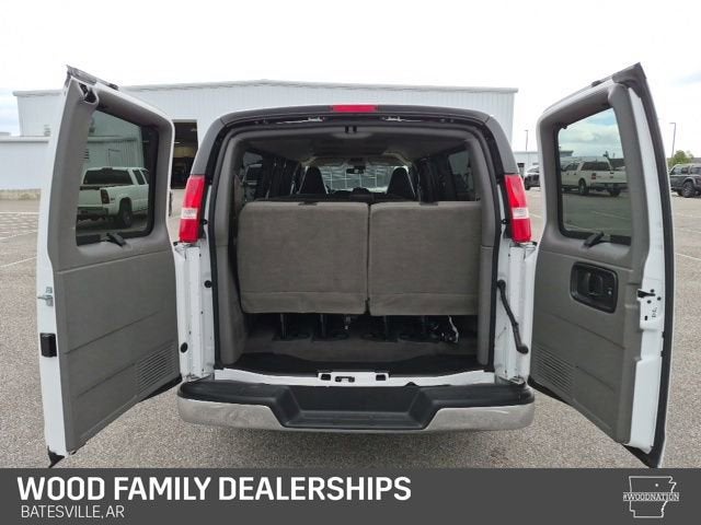 2025 Chevrolet Express Passenger 1LT