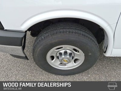 2025 Chevrolet Express Passenger 1LT