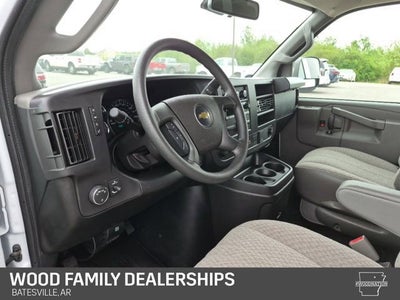 2025 Chevrolet Express Passenger 1LT