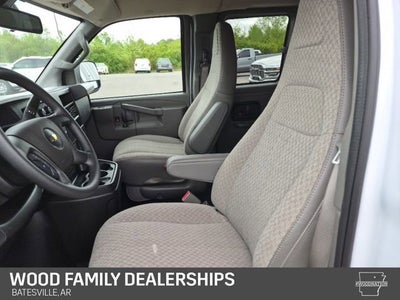 2025 Chevrolet Express Passenger 1LT