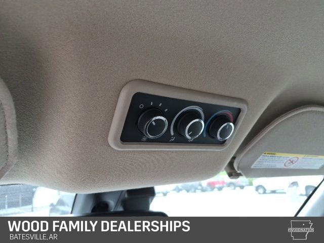 2025 Chevrolet Express Passenger 1LT