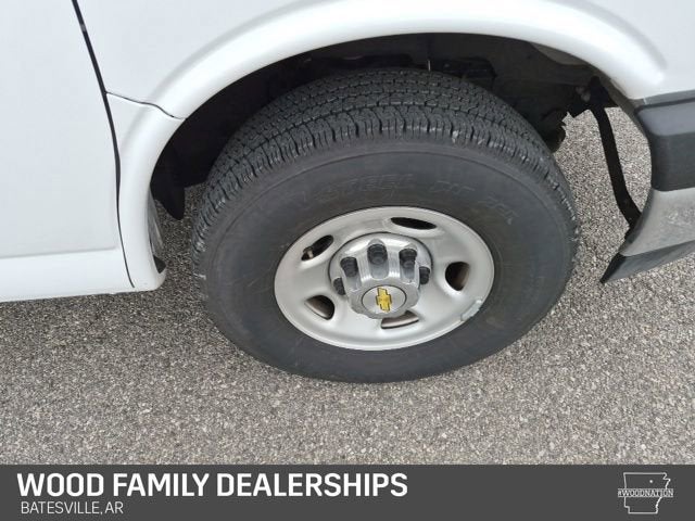 2025 Chevrolet Express Passenger 1LT