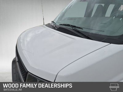 2025 Chevrolet Express Passenger 1LT