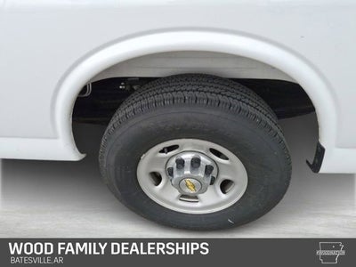 2025 Chevrolet Express Passenger 1LT