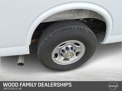 2025 Chevrolet Express Passenger 1LT