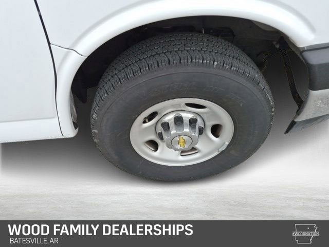 2025 Chevrolet Express Passenger 1LT