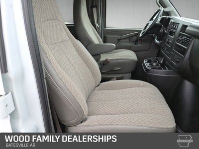 2025 Chevrolet Express Passenger 1LT